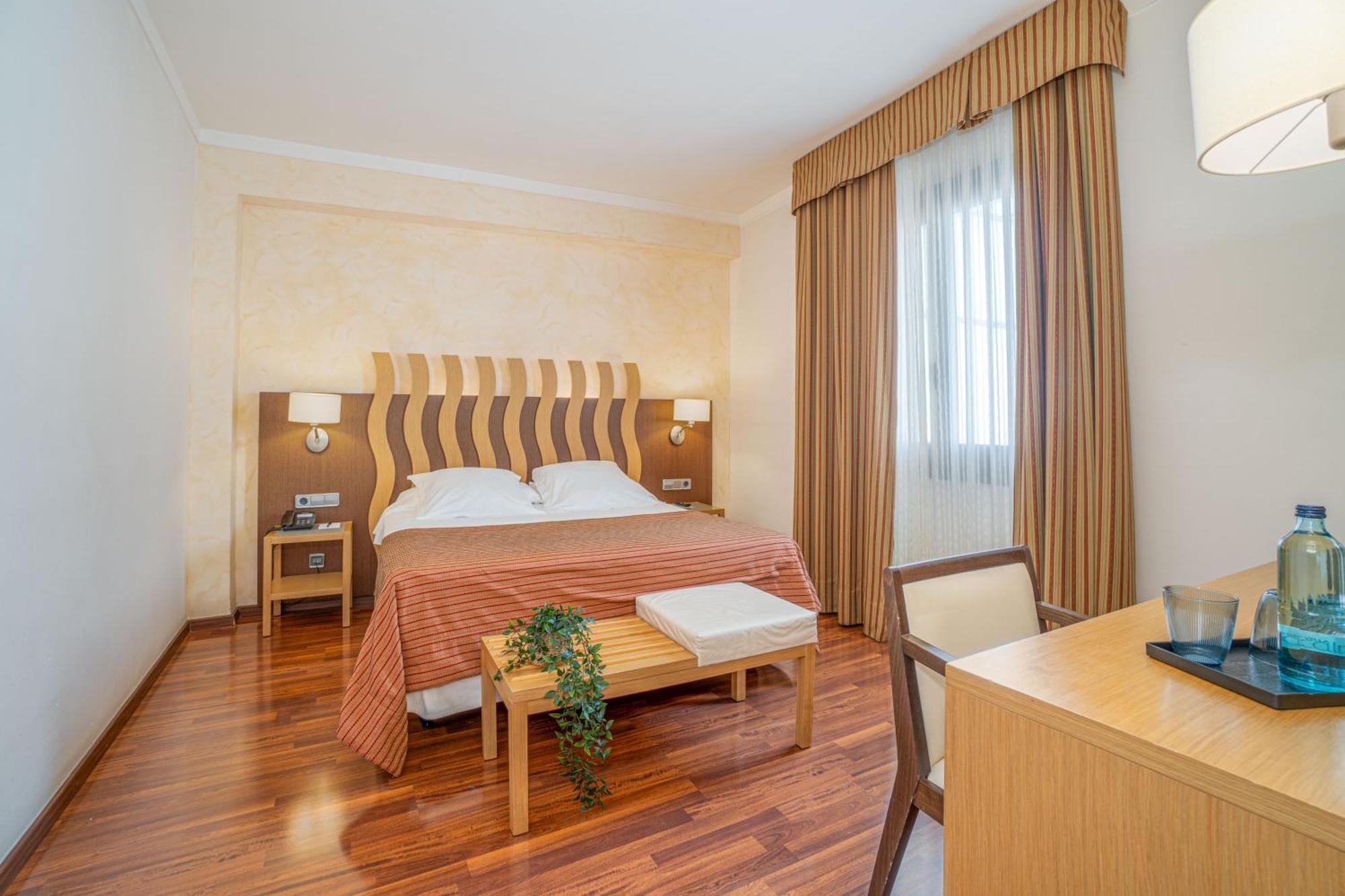 Hotel Duran Figueres  Exterior photo